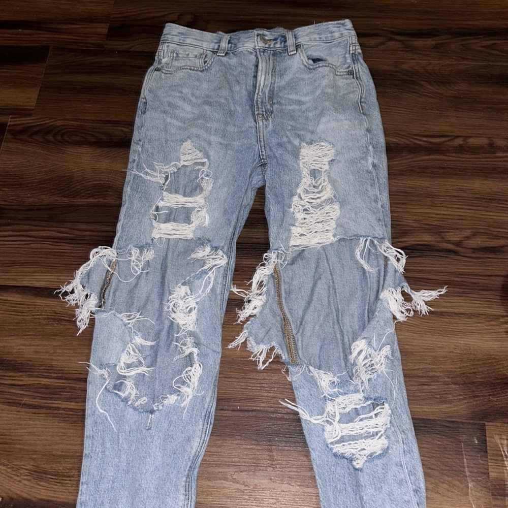 American Eagle mom jean